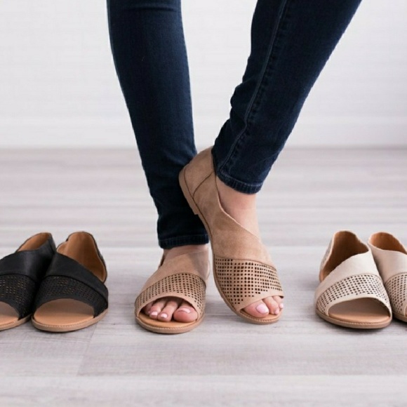 Shoes - ❣Open Toe Laser Cutout Flats❣